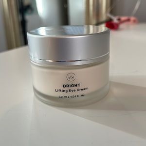 Maely lifting eye cream